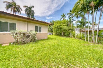 14885 NE 7th Ave in Miami, FL - Building Photo - Building Photo