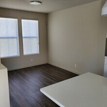 2658 Cleat Ln, Unit 16 in Sacramento, CA - Foto de edificio - Building Photo