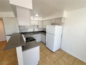 1656 Stevens St, Unit 4 in Las Vegas, NV - Building Photo - Building Photo