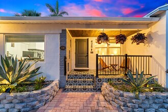 425 32nd St in West Palm Beach, FL - Building Photo - Building Photo
