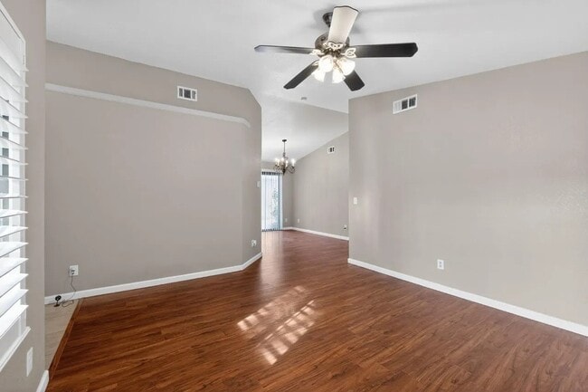 6765 Koster Way in Elk Grove, CA - Building Photo - Building Photo