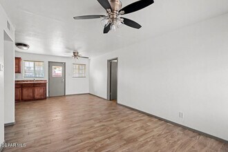 5736 Sun Valley Dr in El Paso, TX - Building Photo - Building Photo