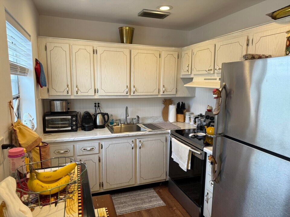 327 Andover M in West Palm Beach, FL - Building Photo