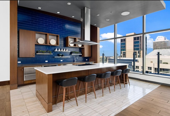 50 E Chestnut St, Unit 501 in Chicago, IL - Building Photo - Building Photo