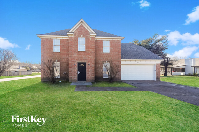 property at 4657 Lindawood Ln