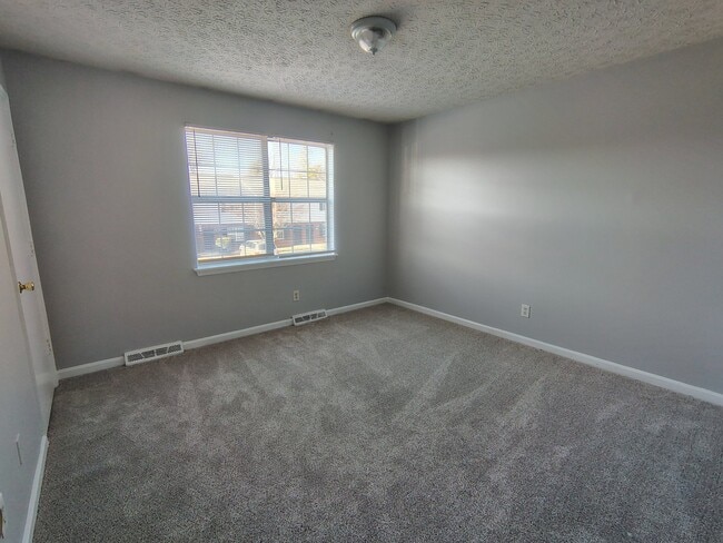 16 Duiguid Dr