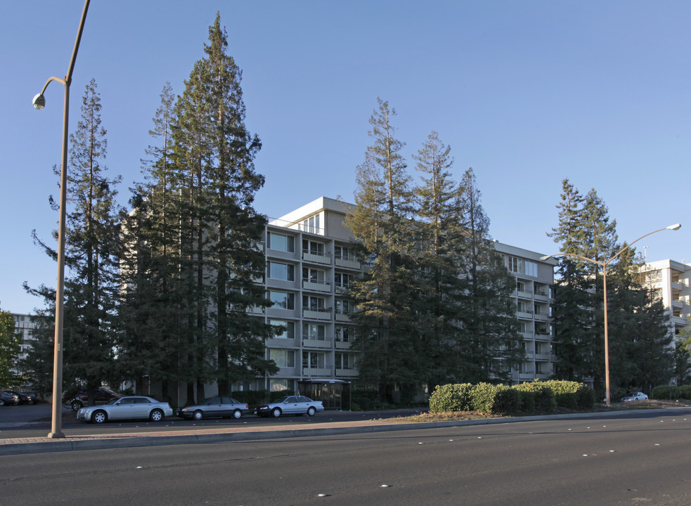 Casa De Redwood in Redwood City, CA - Building Photo