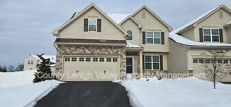 4413 Stole Rd in Emmaus, PA - Building Photo