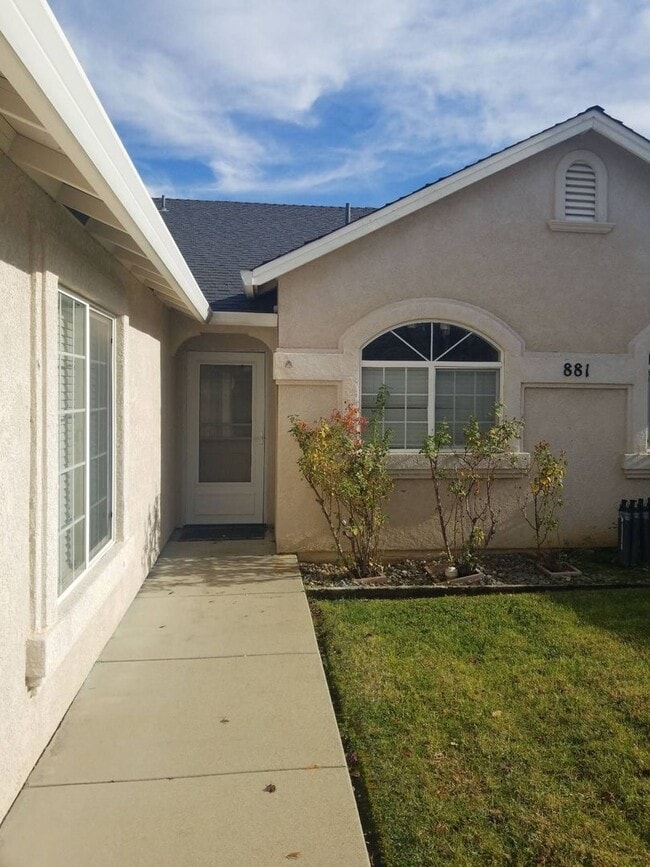881 Cally Ct in Redding, CA - Building Photo - Building Photo