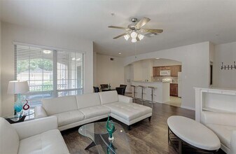 6607 Lake Woodlands Dr-Unit -218.1 in The Woodlands, TX - Building Photo - Building Photo