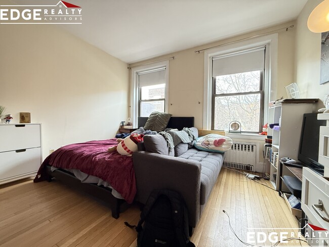 35 Saint Paul St, Unit 2 in Brookline, MA - Building Photo - Building Photo