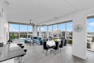 150 E Robinson St, Unit 1801 in Orlando, FL - Building Photo - Building Photo