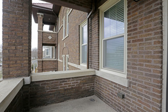 Iowa Terrace in Oak Park, IL - Building Photo - Interior Photo