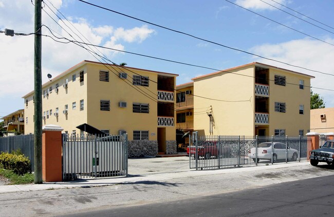 1620 NW 4th St in Miami, FL - Building Photo - Building Photo