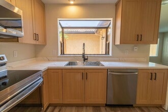 8720 Fox Creek Dr in Stockton, CA - Building Photo - Building Photo