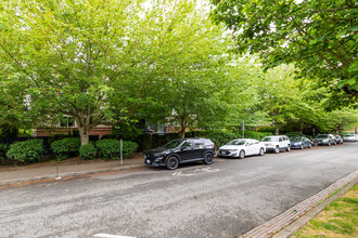 Queen Anne Square in Seattle, WA - Building Photo - Building Photo