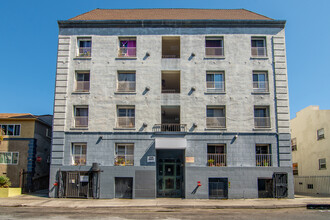 Ambassador West Apartments in Los Angeles, CA - Building Photo - Primary Photo