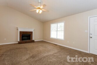 302 Bethel Dr in Dallas, GA - Foto de edificio - Building Photo