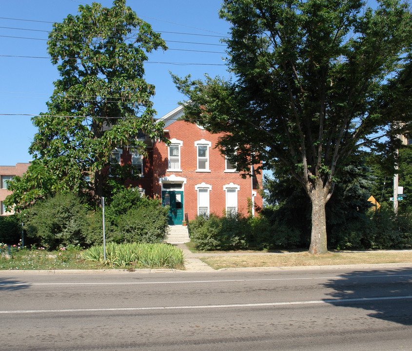 400 S Walnut St in Lansing, MI - Building Photo