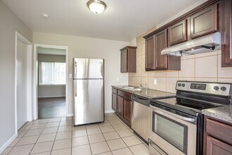 Roseland Court Luxury Duplexes in Kansas City, MO - Foto de edificio - Interior Photo