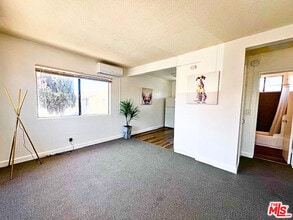 1227 1/2 Normandie Ave in Los Angeles, CA - Building Photo - Building Photo