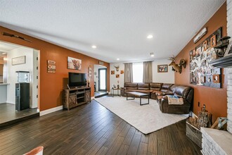 3728 Autumn Ln in Baytown, TX - Foto de edificio - Building Photo