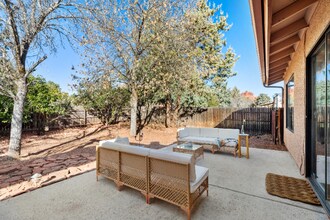 115 Canyon Diablo Rd in Sedona, AZ - Foto de edificio - Building Photo