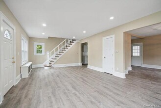 1030 Glen Cove Ave in Glen Head, NY - Building Photo - Building Photo