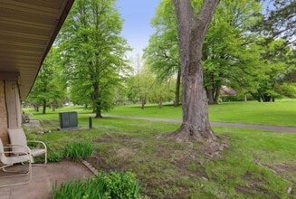 935 11th Ave S, Unit 3 in Hopkins, MN - Foto de edificio - Building Photo