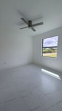 498 Loretta Ave S in Lehigh Acres, FL - Building Photo - Building Photo