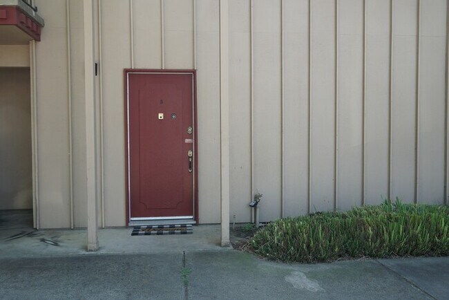 805 18th St-Unit -Apt B in Sacramento, CA - Building Photo - Building Photo