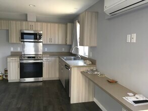 18910 Lassen St, Unit ADU in Northridge, CA - Building Photo - Building Photo