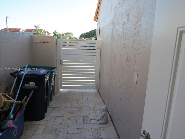 12909 SW 61st Terrace in Miami, FL - Building Photo - Building Photo