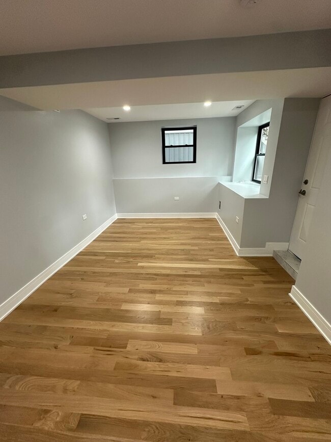 2046 W Moffat St in Chicago, IL - Building Photo - Building Photo