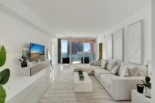 300 South Pointe Dr in Miami Beach, FL - Building Photo