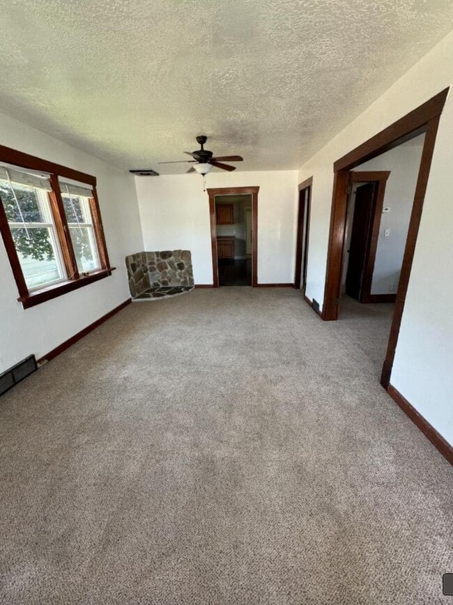 544 W 200 S in Logan, UT - Foto de edificio - Building Photo