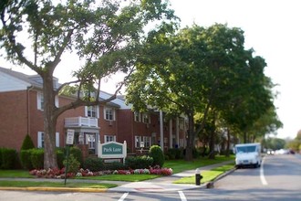 Park Lane in Little Falls, NJ - Foto de edificio - Building Photo