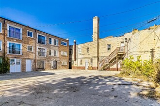 7115 S Oglesby Ave in Chicago, IL - Building Photo - Building Photo