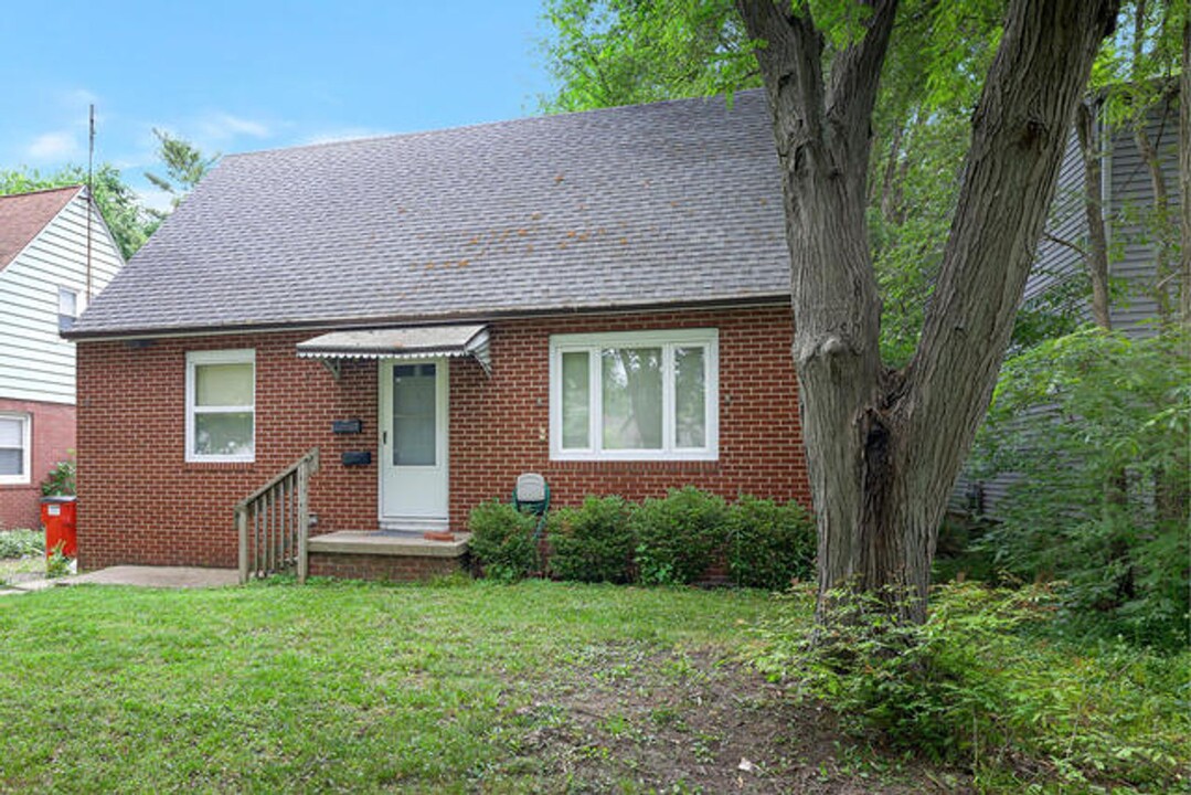 1612 W University Ave in Champaign, IL - Building Photo