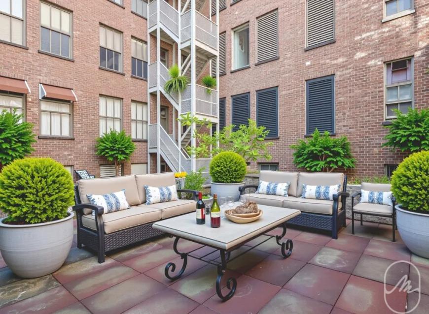 10 E 13th St in New York, NY - Building Photo