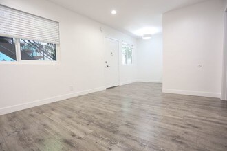 1757 N Kingsley Dr-Unit -104 in Los Angeles, CA - Building Photo - Building Photo