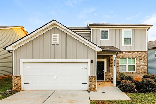 property at 372 Hamilton Pointe Dr