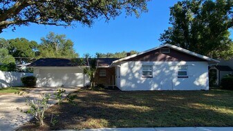 2441 Fifeshire Dr in Winter Park, FL - Building Photo