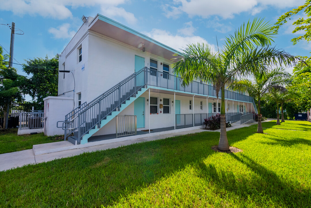 1950 NW 2nd Ct in Miami, FL - Foto de edificio