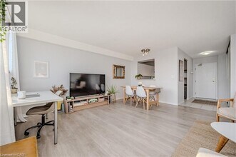 18 Holborn Ct in Kitchener, ON - Building Photo - Building Photo
