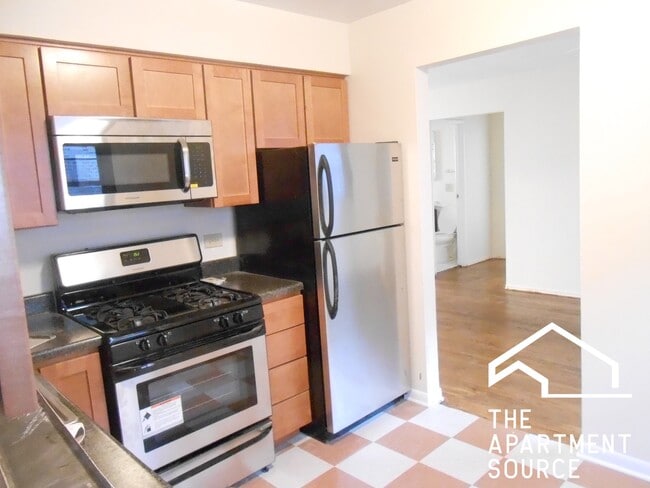 property at 1644 W Sherwin Ave