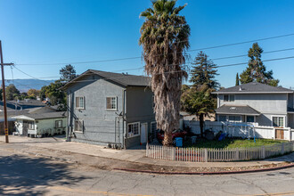 196 Locust Ave in Hollister, CA - Building Photo - Building Photo