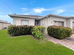 1320 Trafalgar Pkwy in Cape Coral, FL - Building Photo - Building Photo