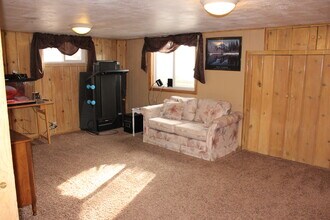 274 N 300 W, Unit Downstairs in Logan, UT - Foto de edificio - Building Photo