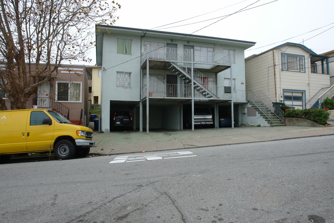 107 Chapman Ave in South San Francisco, CA - Foto de edificio